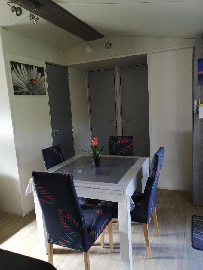 Charmant Mobil-Home Rocbaron Extérieur photo